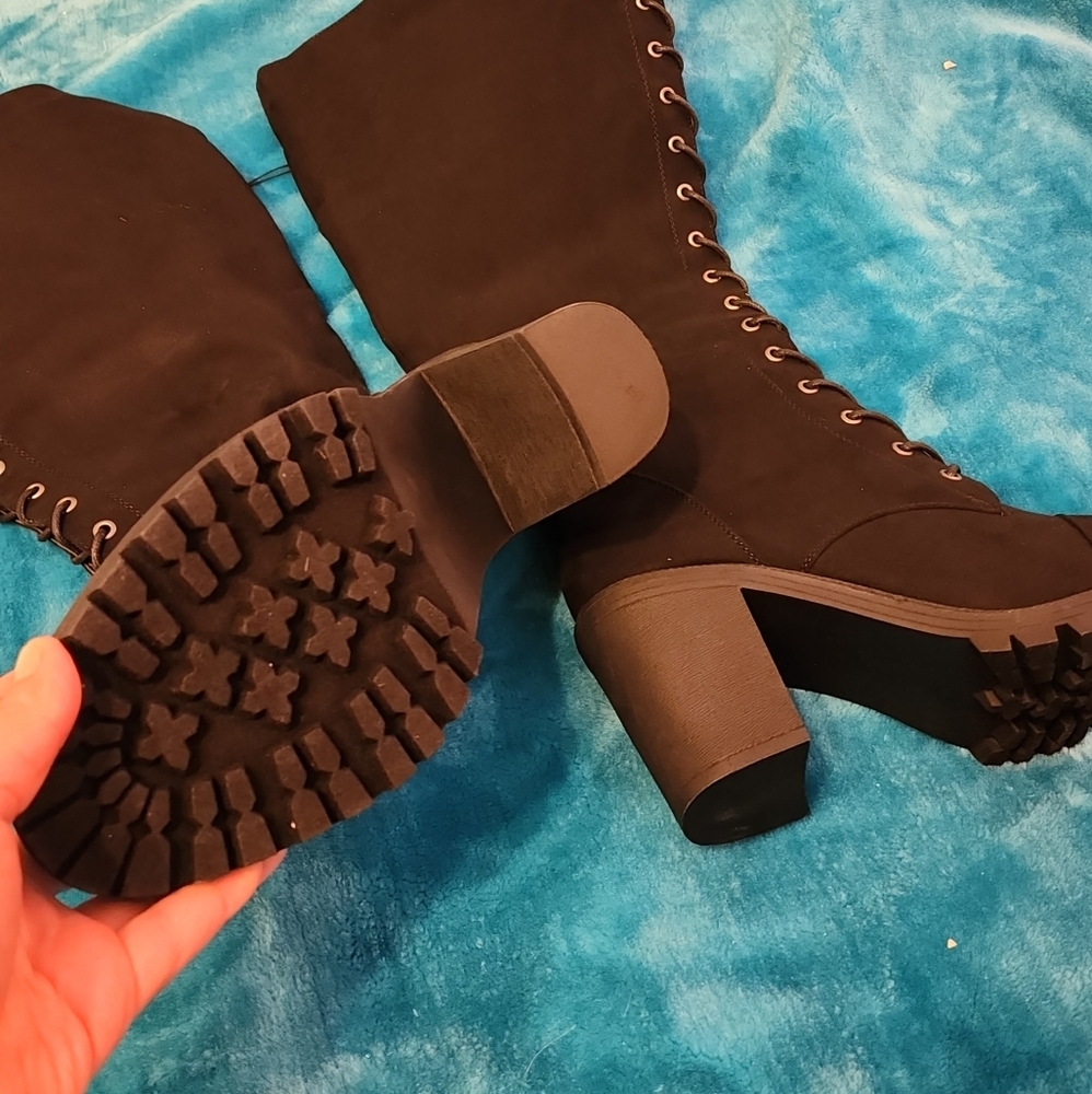 Kneehigh boots